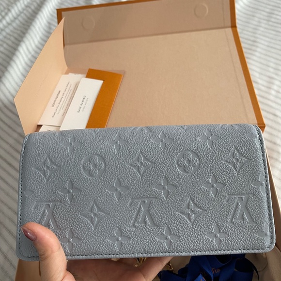 Louis Vuiton Wallet On Chain Lily - Picture 4 of 9